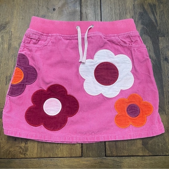 Girls Mini Boden pink corduroy skirt with flowers. Size 9-10. - Picture 2 of 6
